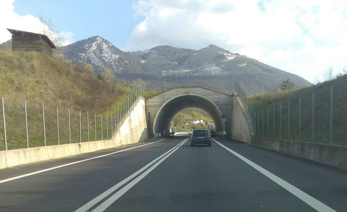 利用Python+OpenCV实现自动驾驶汽车的车道线检测